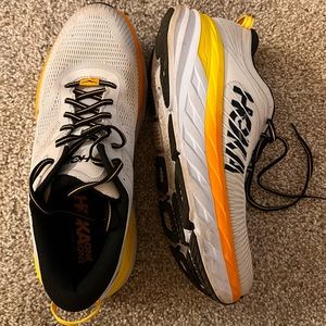 Hoka bondi 7 with box barley used